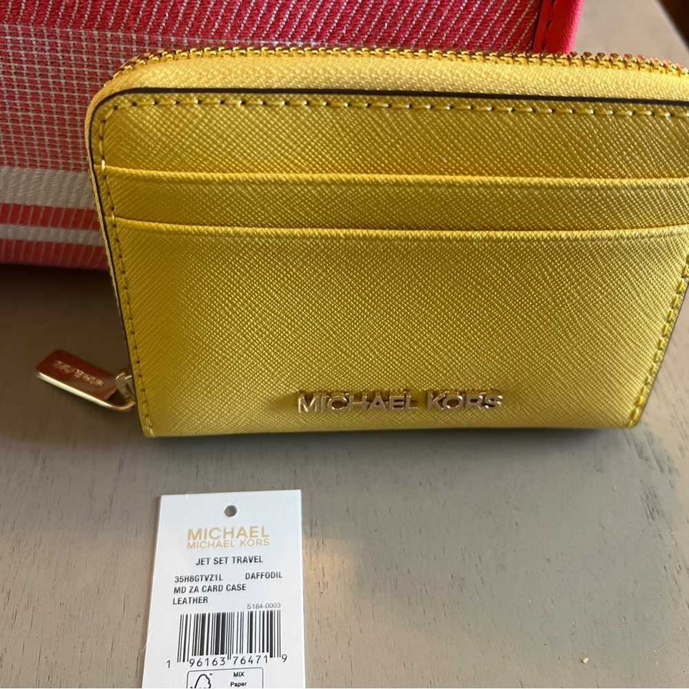 Michael Kors NWT Jet Set Wallet in Daffodil